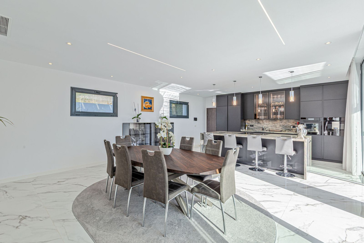 Se vende Villa - Chalet de 5 dormitorios en Costa Del Sol, Málaga, España