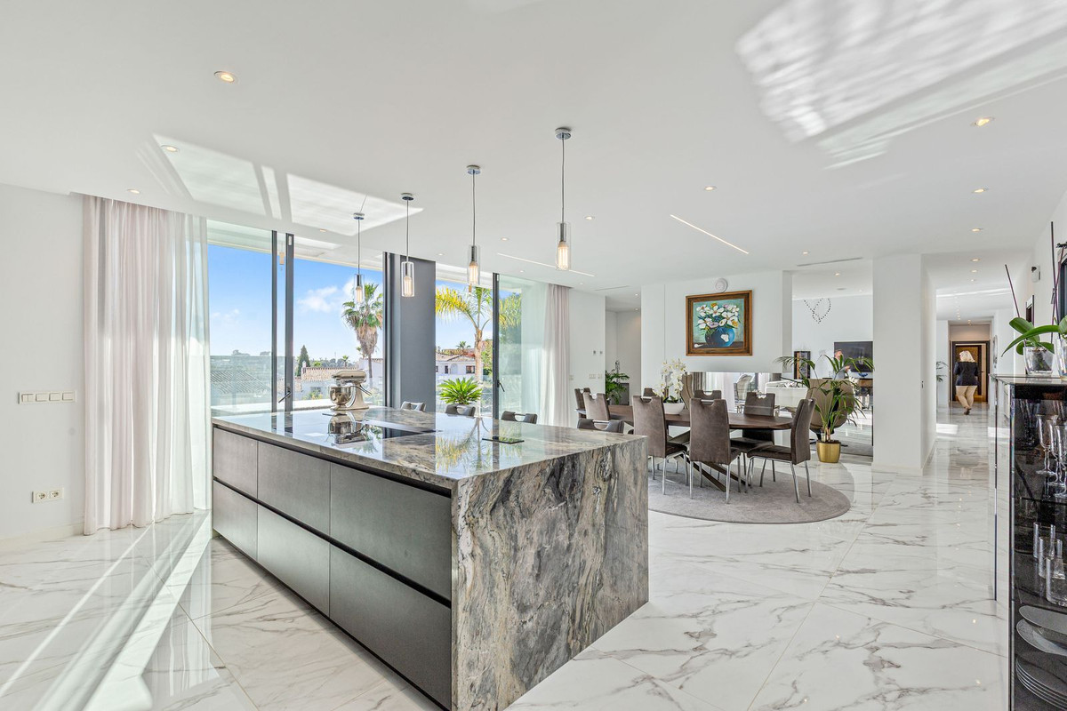 Se vende Villa - Chalet de 5 dormitorios en Costa Del Sol, Málaga, España