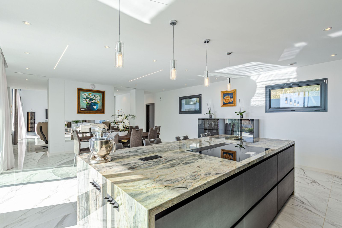 Se vende Villa - Chalet de 5 dormitorios en Costa Del Sol, Málaga, España