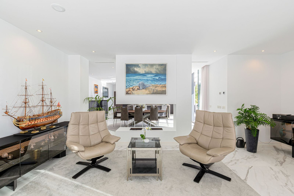 Se vende Villa - Chalet de 5 dormitorios en Costa Del Sol, Málaga, España