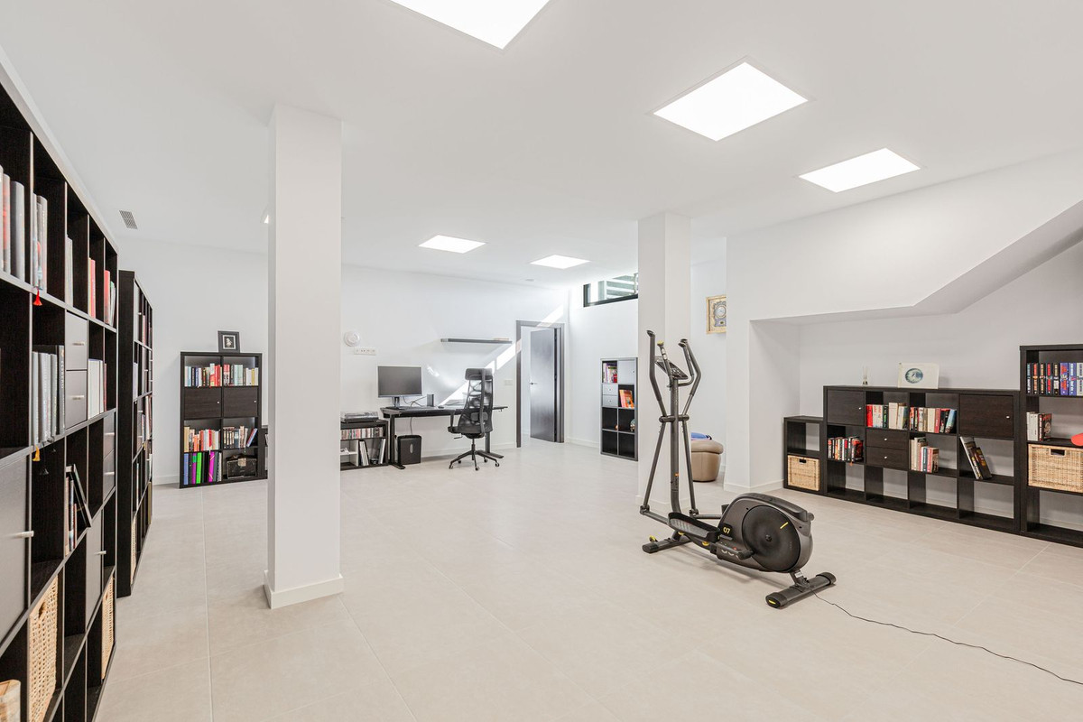 Se vende Villa - Chalet de 5 dormitorios en Costa Del Sol, Málaga, España