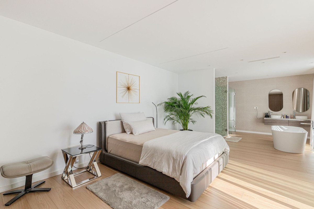 Se vende Villa - Chalet de 5 dormitorios en Costa Del Sol, Málaga, España