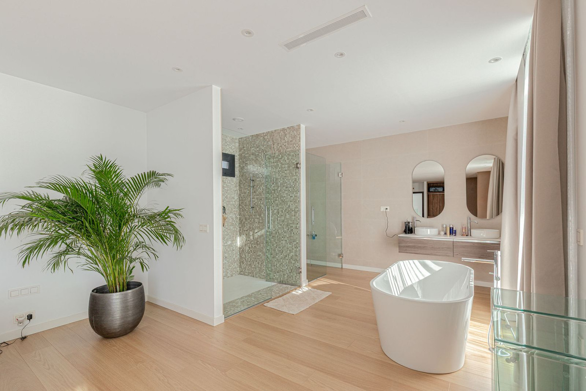 Se vende Villa - Chalet de 5 dormitorios en Costa Del Sol, Málaga, España