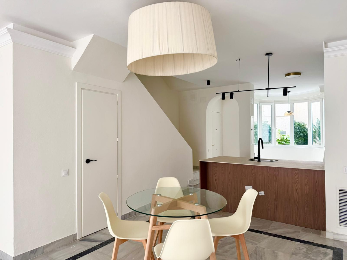 3 Bed Apartment for sale in Marbella Costa Del Sol, Málaga, Spain