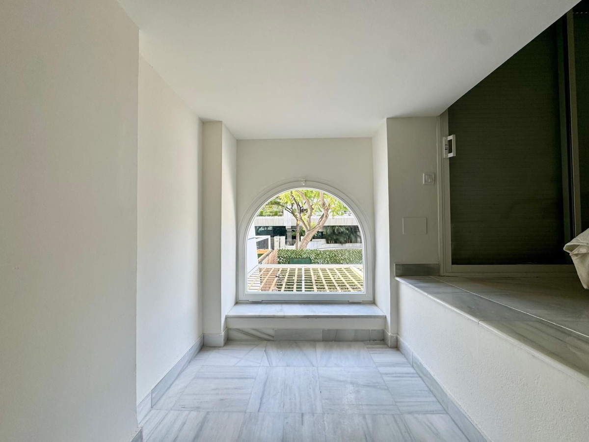 3 Bed Apartment for sale in Marbella Costa Del Sol, Málaga, Spain
