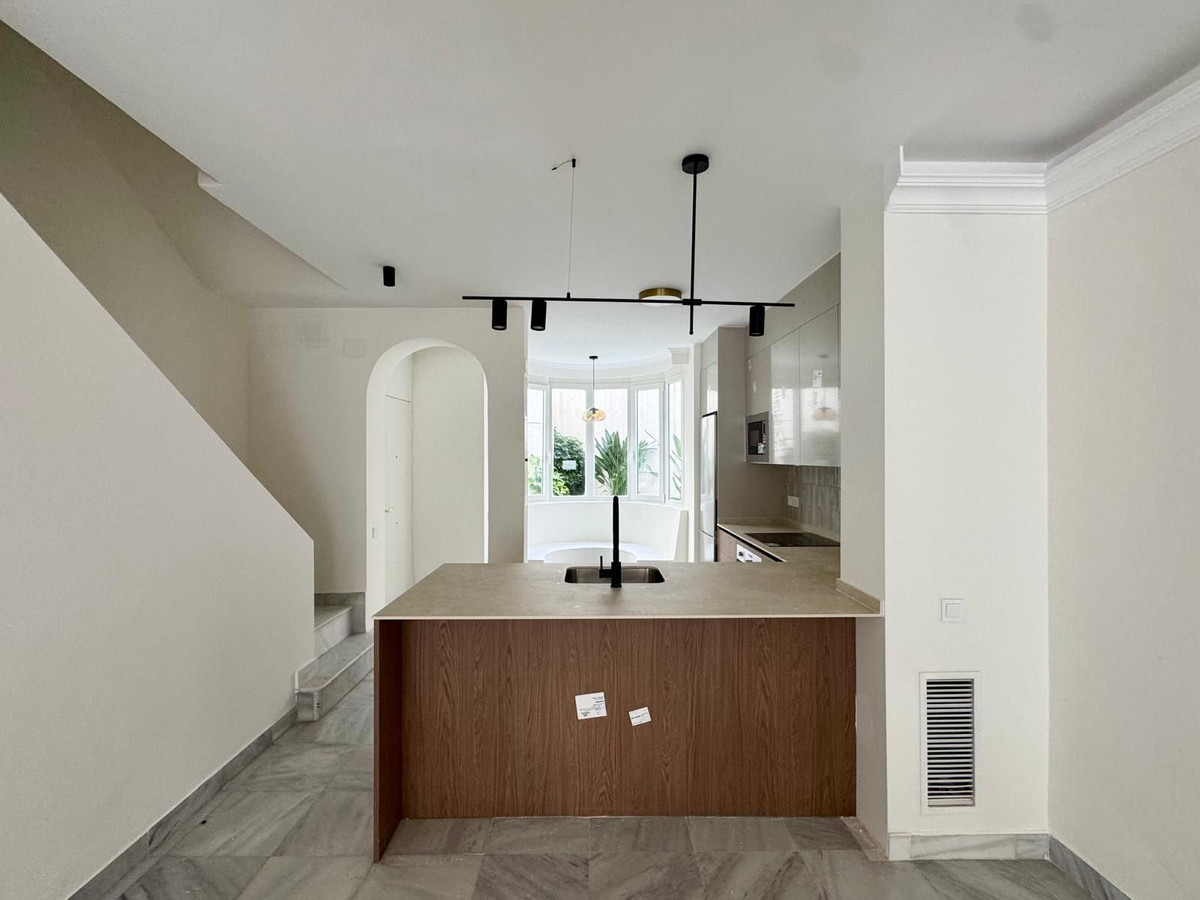 3 Bed Apartment for sale in Marbella Costa Del Sol, Málaga, Spain