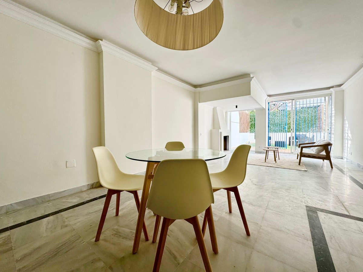 3 Bed Apartment for sale in Marbella Costa Del Sol, Málaga, Spain