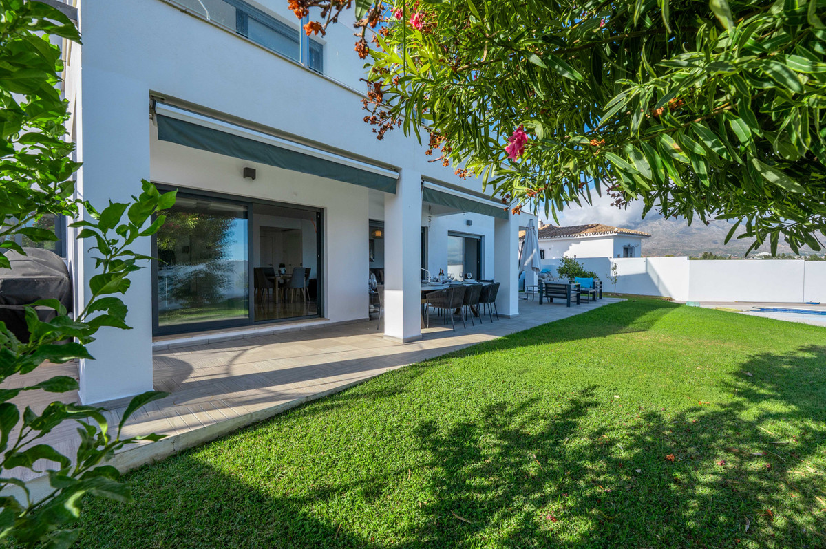 5 Bed Townhouse for sale in Nueva Andalucía Costa Del Sol, Málaga, Spain