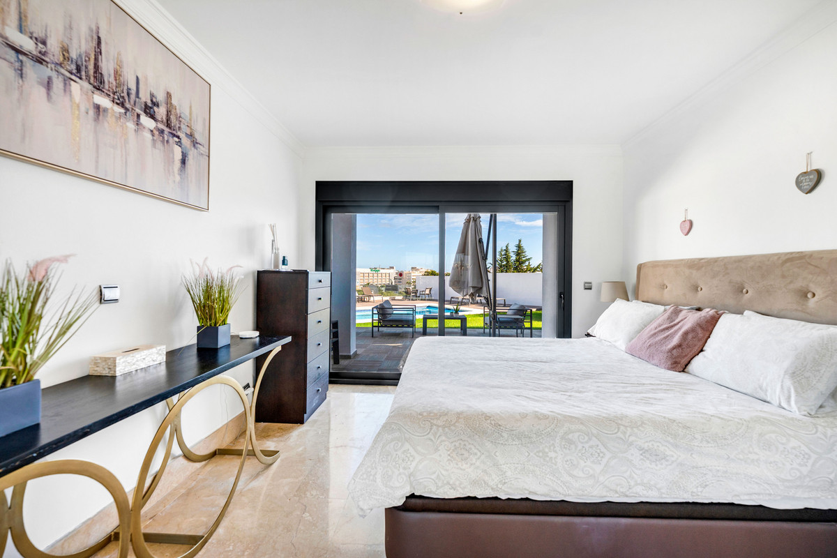 5 Bed Townhouse for sale in Nueva Andalucía Costa Del Sol, Málaga, Spain