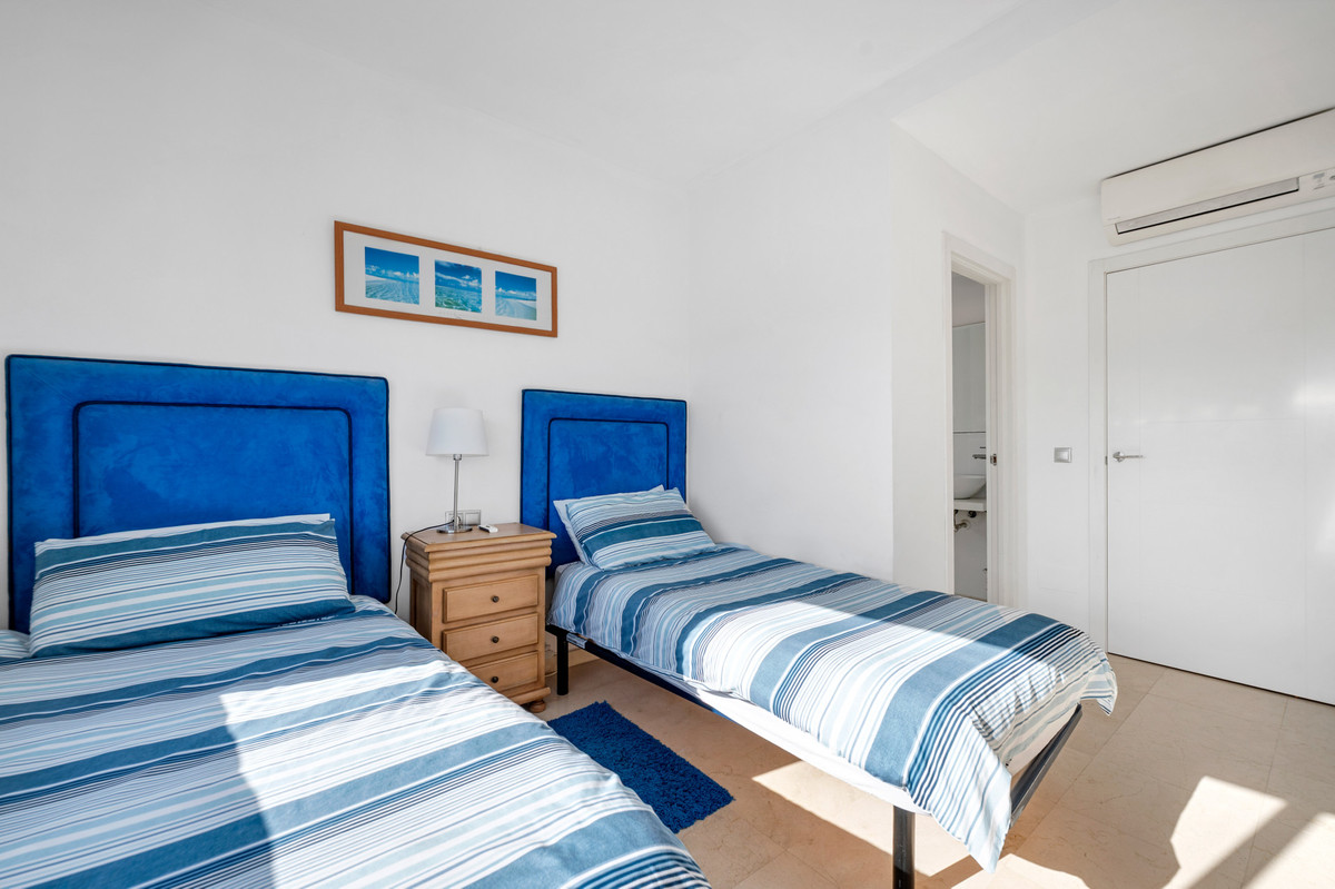 5 Bed Townhouse for sale in Nueva Andalucía Costa Del Sol, Málaga, Spain
