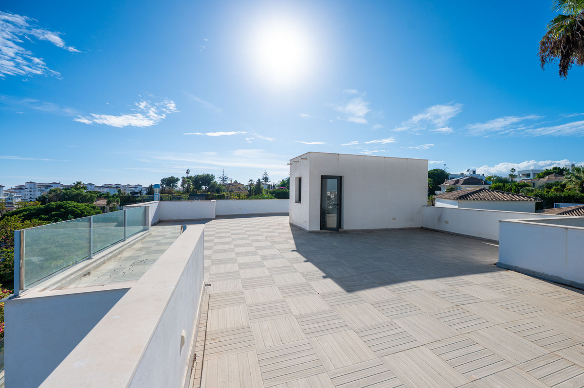 5 Bed Townhouse for sale in Nueva Andalucía Costa Del Sol, Málaga, Spain