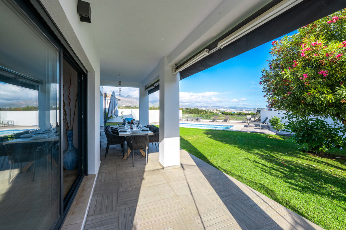 5 Bed Townhouse for sale in Nueva Andalucía Costa Del Sol, Málaga, Spain