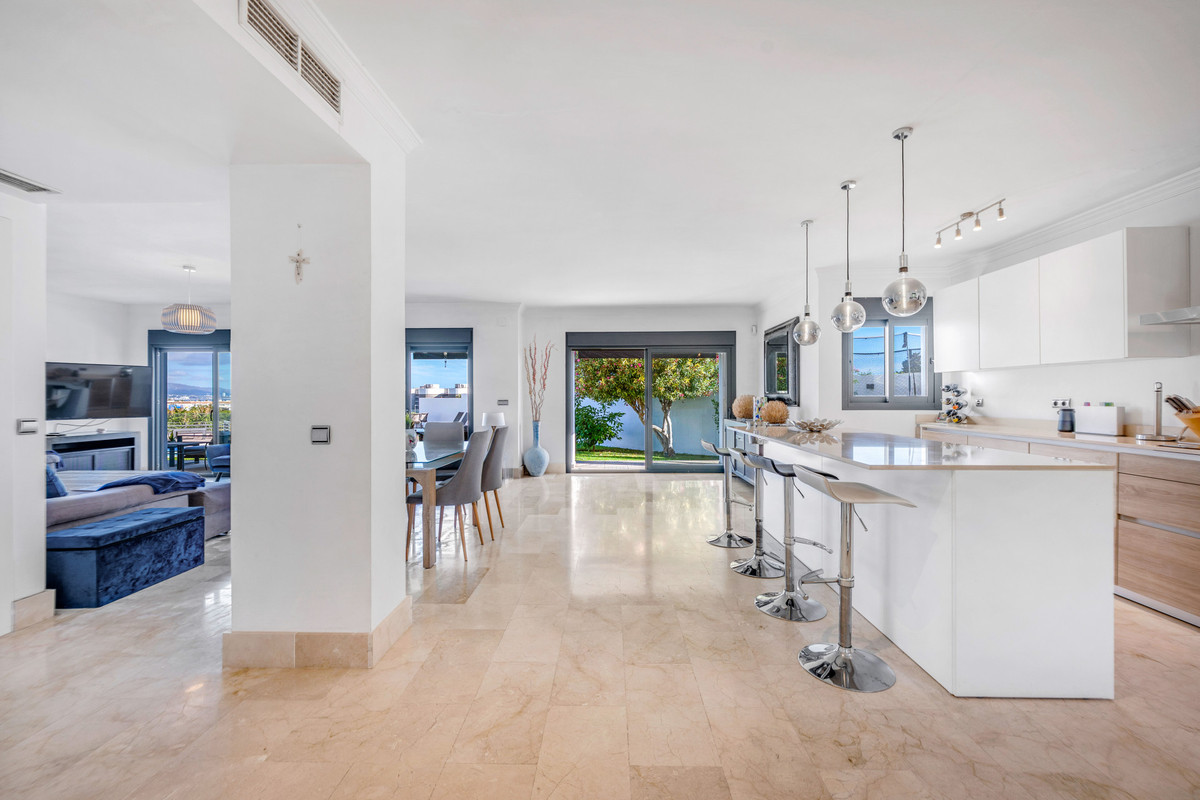 5 Bed Townhouse for sale in Nueva Andalucía Costa Del Sol, Málaga, Spain