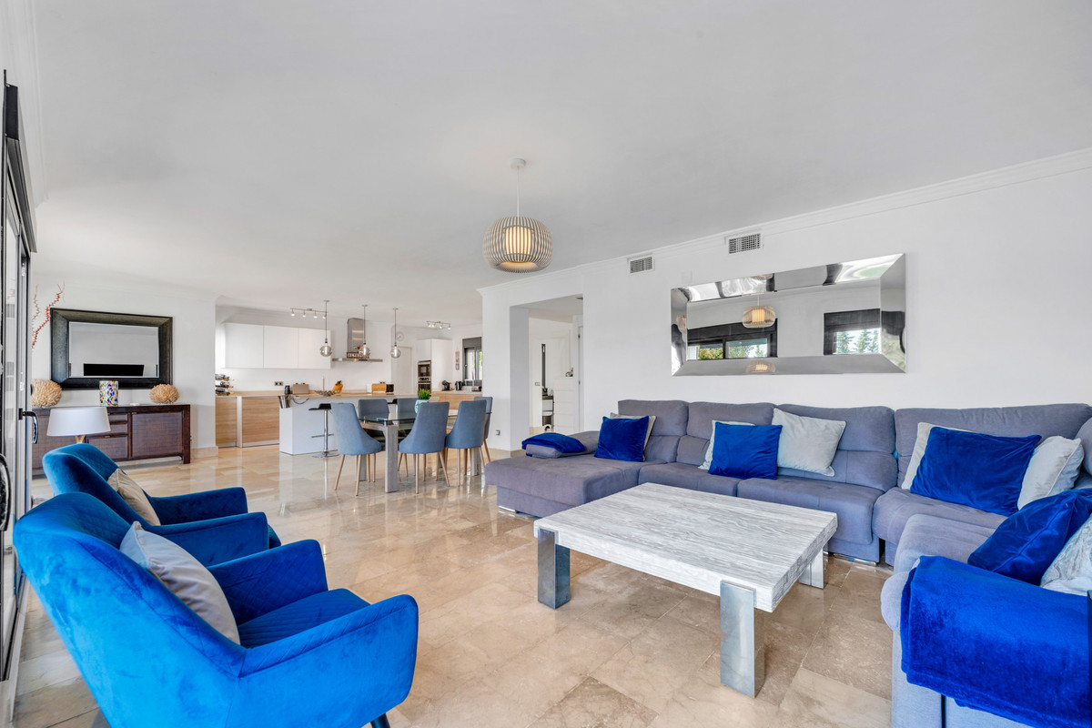 5 Bed Townhouse for sale in Nueva Andalucía Costa Del Sol, Málaga, Spain