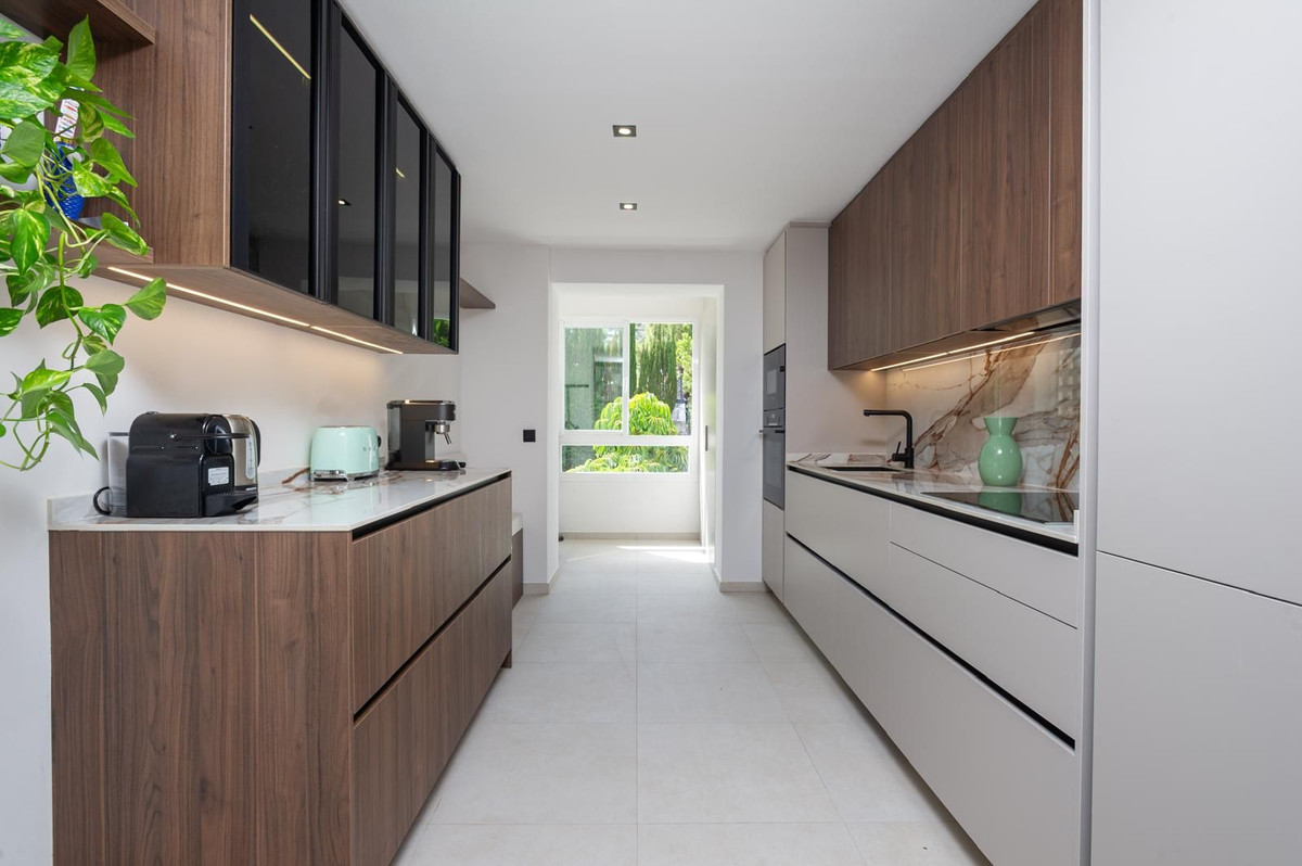 3 Bed Apartment for sale in La Quinta Costa Del Sol, Málaga, Spain