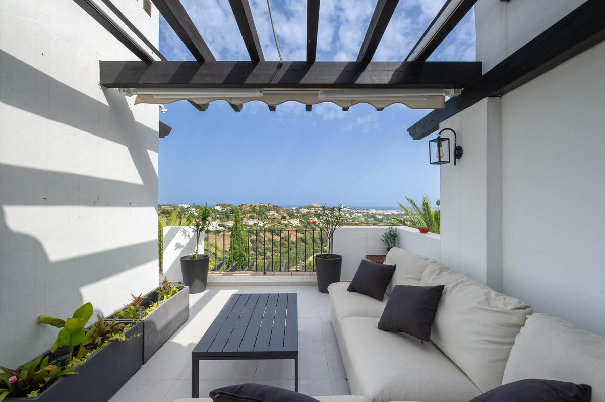 3 Bed Apartment for sale in La Quinta Costa Del Sol, Málaga, Spain