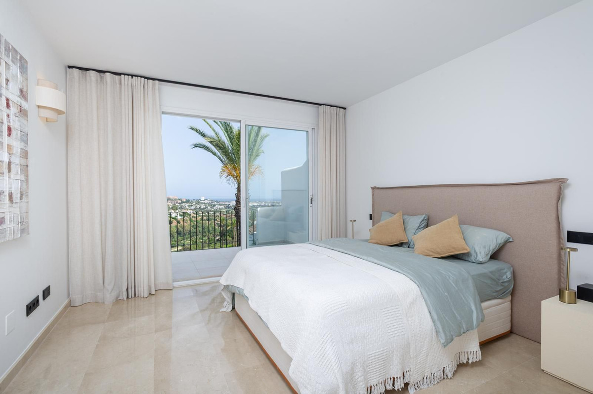 3 Bed Apartment for sale in La Quinta Costa Del Sol, Málaga, Spain
