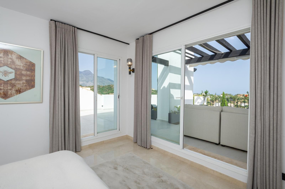 3 Bed Apartment for sale in La Quinta Costa Del Sol, Málaga, Spain