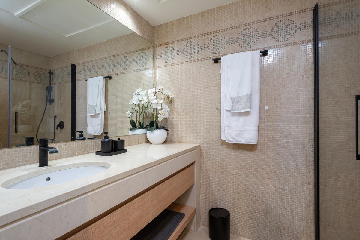 3 Bed Apartment for sale in La Quinta Costa Del Sol, Málaga, Spain