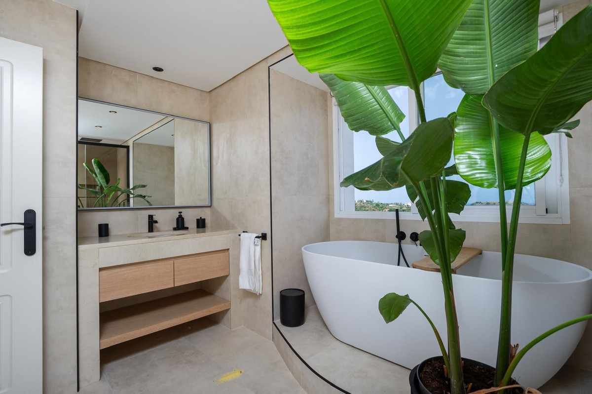 3 Bed Apartment for sale in La Quinta Costa Del Sol, Málaga, Spain