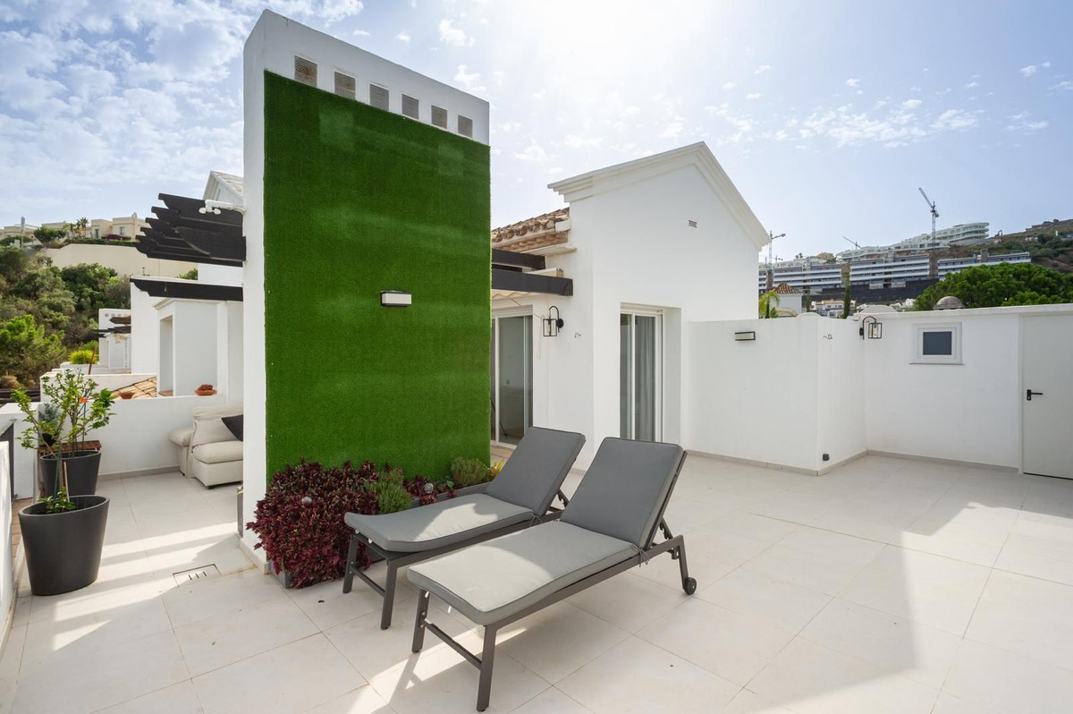 3 Bed Apartment for sale in La Quinta Costa Del Sol, Málaga, Spain