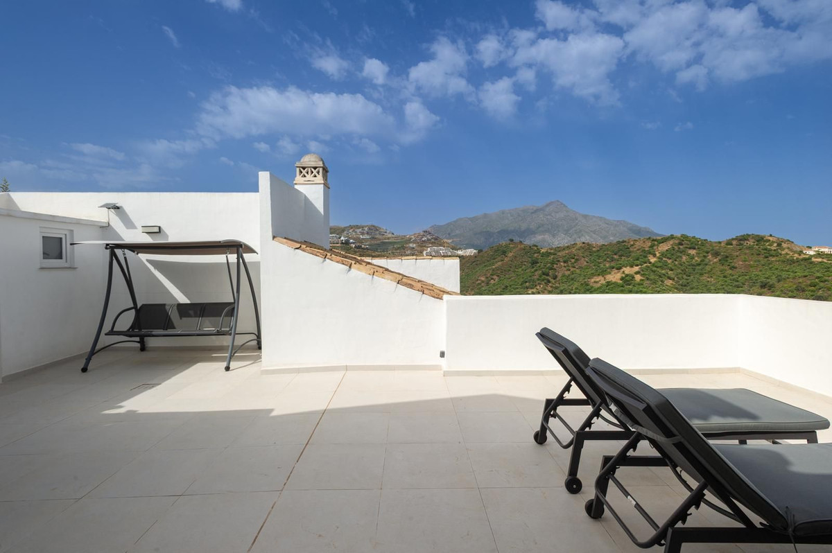 3 Bed Apartment for sale in La Quinta Costa Del Sol, Málaga, Spain