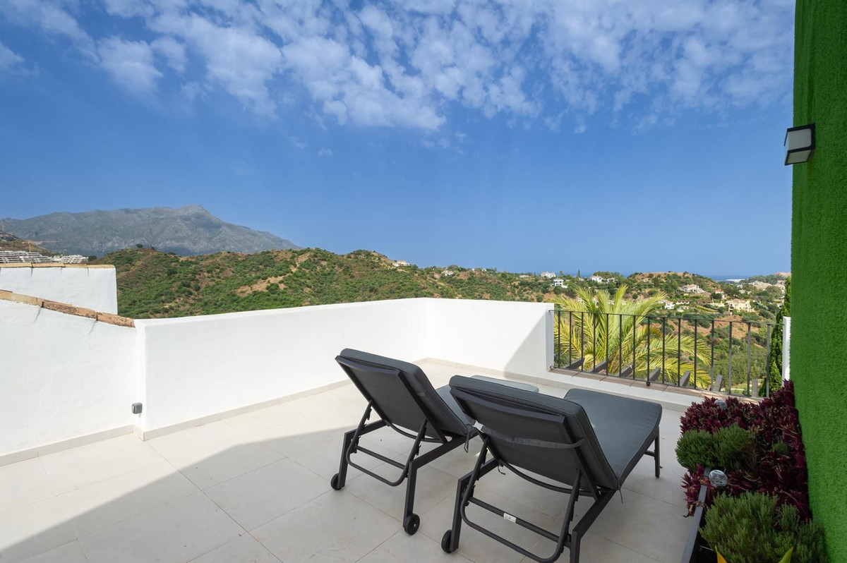 3 Bed Apartment for sale in La Quinta Costa Del Sol, Málaga, Spain