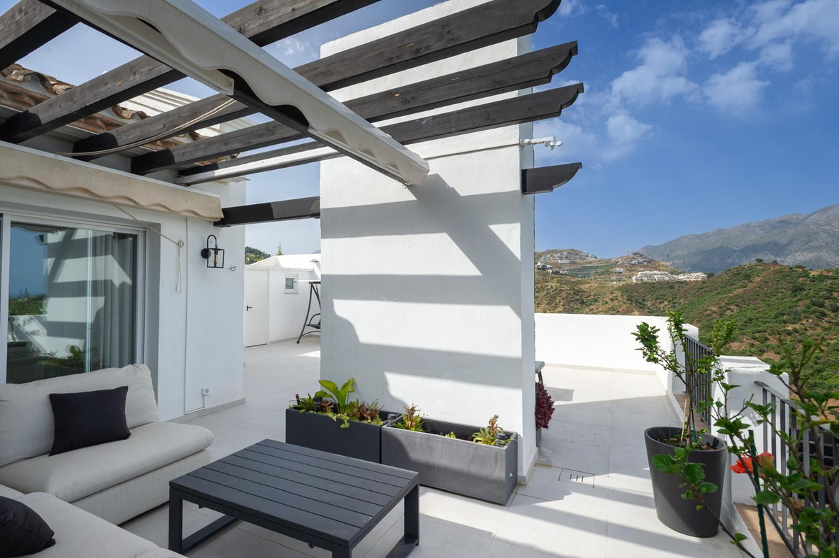 3 Bed Apartment for sale in La Quinta Costa Del Sol, Málaga, Spain