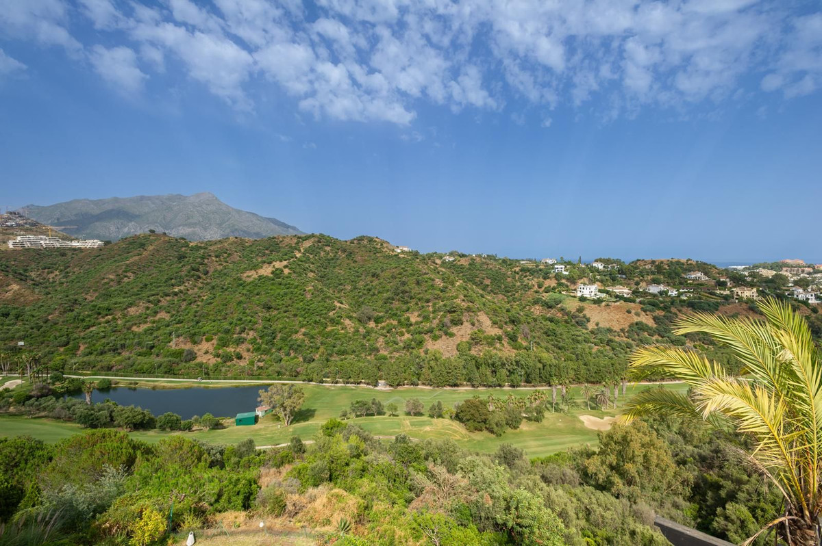 3 Bed Apartment for sale in La Quinta Costa Del Sol, Málaga, Spain