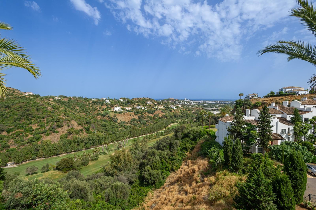 3 Bed Apartment for sale in La Quinta Costa Del Sol, Málaga, Spain