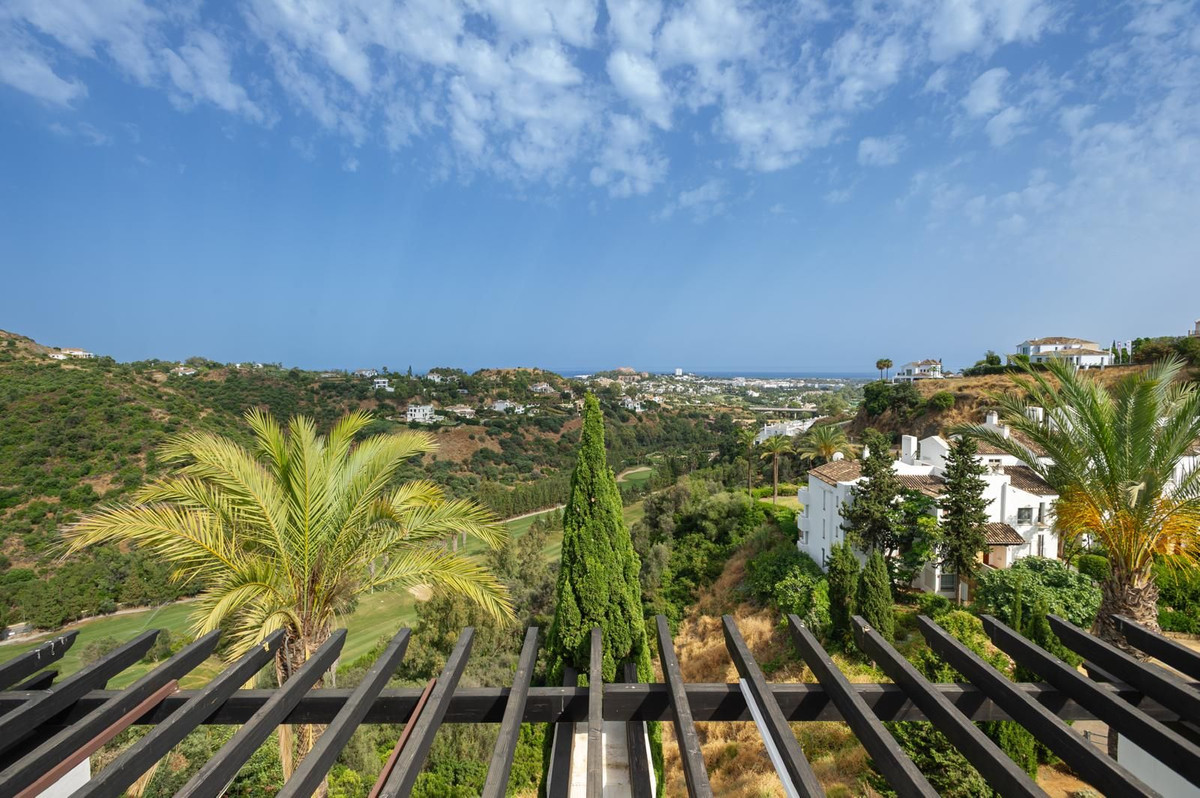 3 Bed Apartment for sale in La Quinta Costa Del Sol, Málaga, Spain