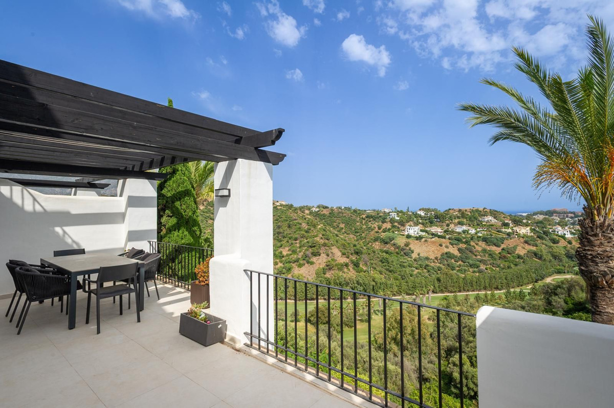3 Bed Apartment for sale in La Quinta Costa Del Sol, Málaga, Spain