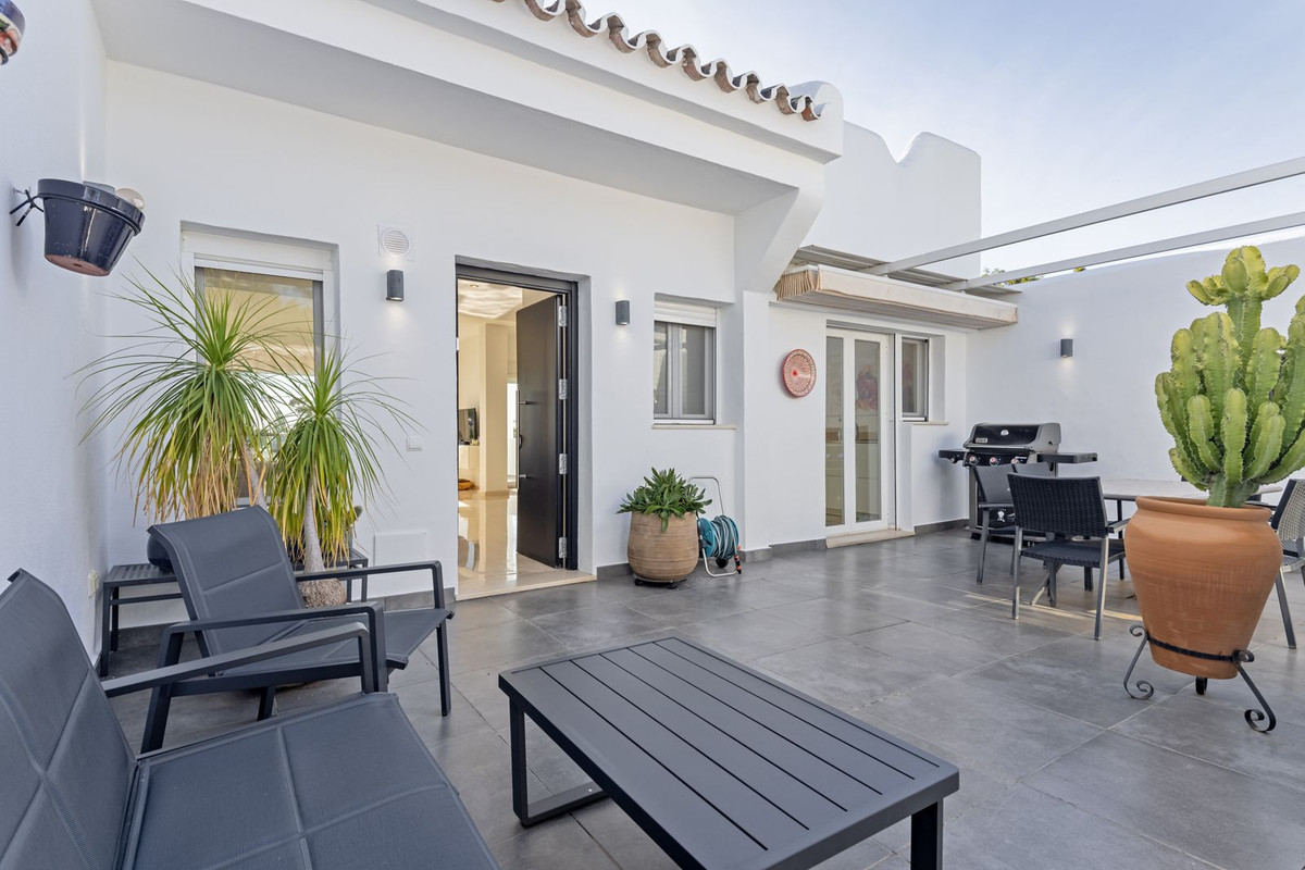 4 Bed Townhouse for sale in Nueva Andalucía Costa Del Sol, Málaga, Spain