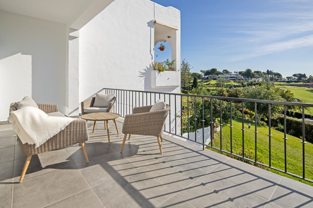 4 Bed Townhouse for sale in Nueva Andalucía Costa Del Sol, Málaga, Spain