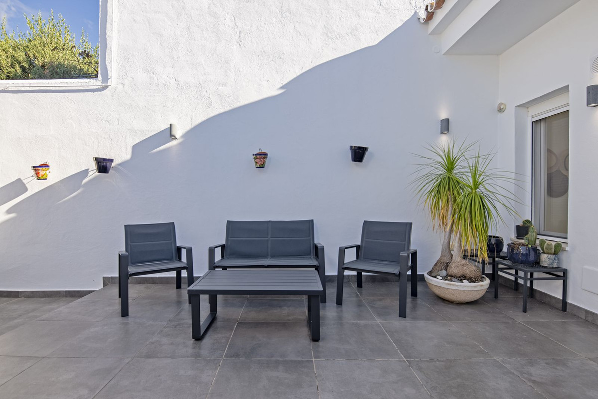4 Bed Townhouse for sale in Nueva Andalucía Costa Del Sol, Málaga, Spain