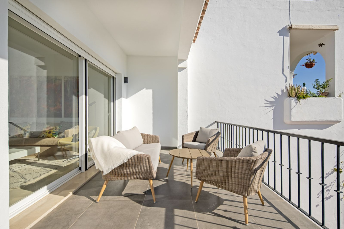 4 Bed Townhouse for sale in Nueva Andalucía Costa Del Sol, Málaga, Spain