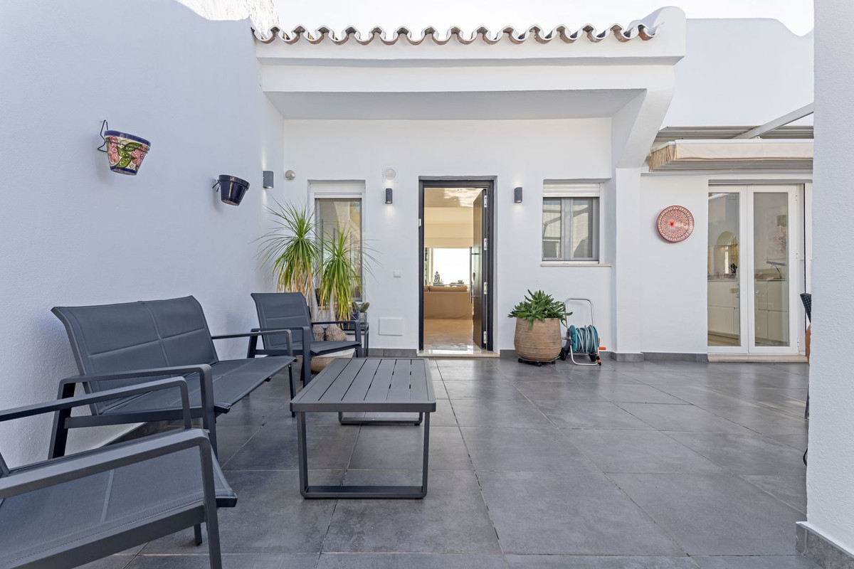 4 Bed Townhouse for sale in Nueva Andalucía Costa Del Sol, Málaga, Spain