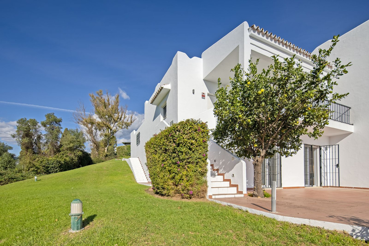 4 Bed Townhouse for sale in Nueva Andalucía Costa Del Sol, Málaga, Spain