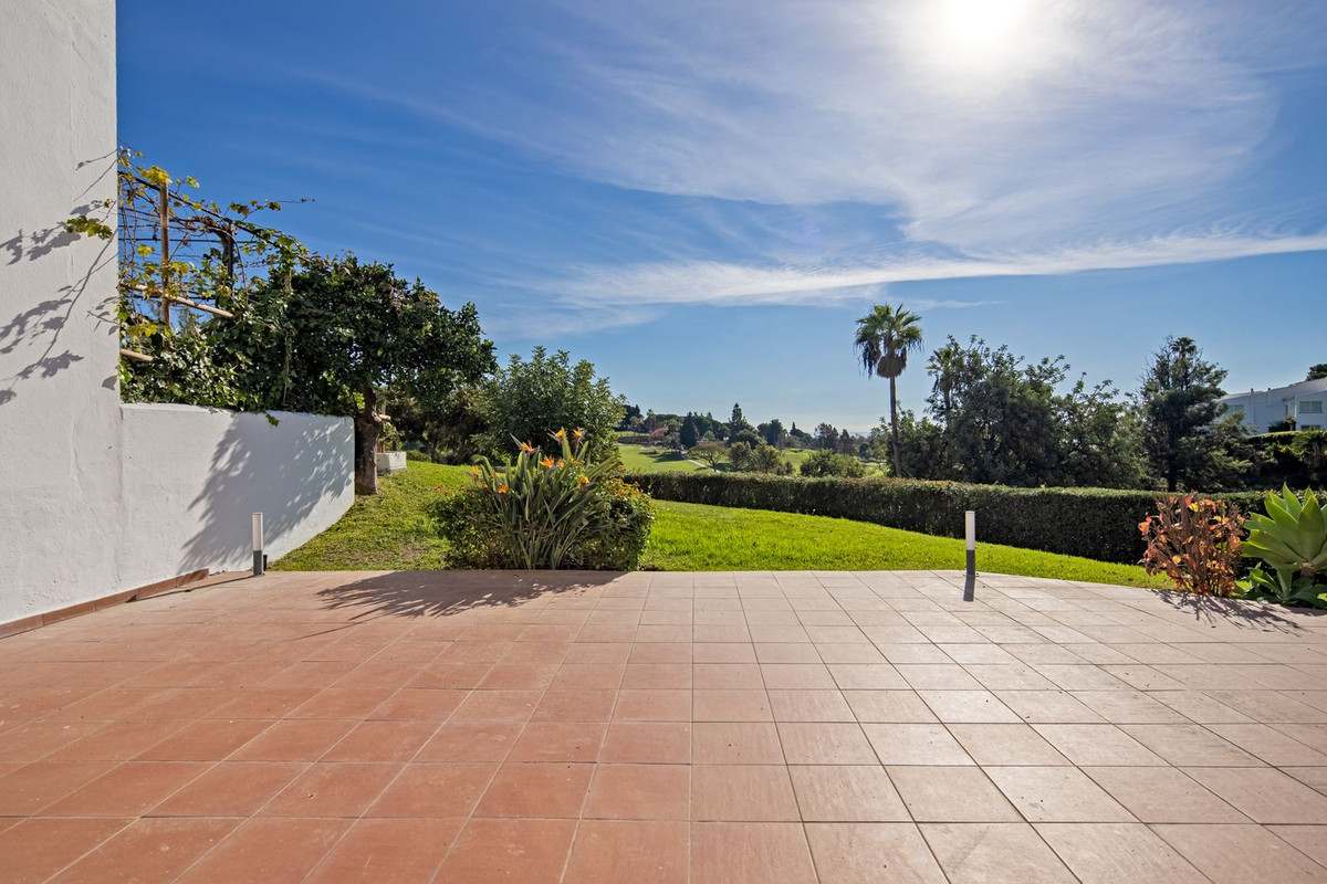 4 Bed Townhouse for sale in Nueva Andalucía Costa Del Sol, Málaga, Spain