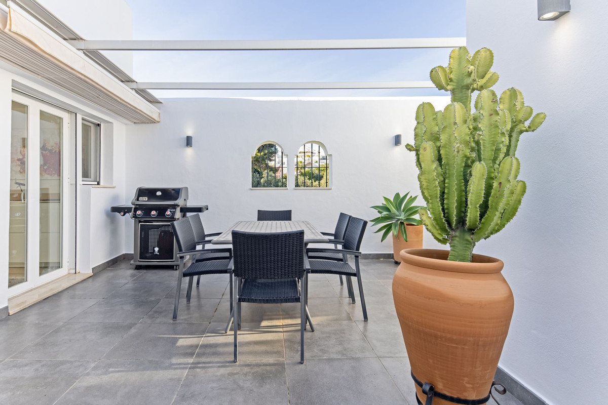 4 Bed Townhouse for sale in Nueva Andalucía Costa Del Sol, Málaga, Spain