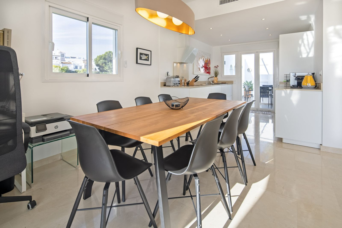 4 Bed Townhouse for sale in Nueva Andalucía Costa Del Sol, Málaga, Spain