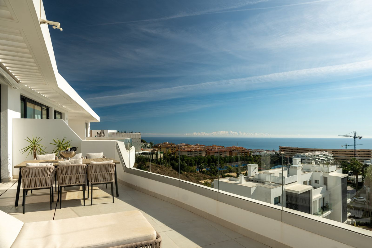 3 Bed Apartment for sale in Fuengirola Costa Del Sol, Málaga, Spain
