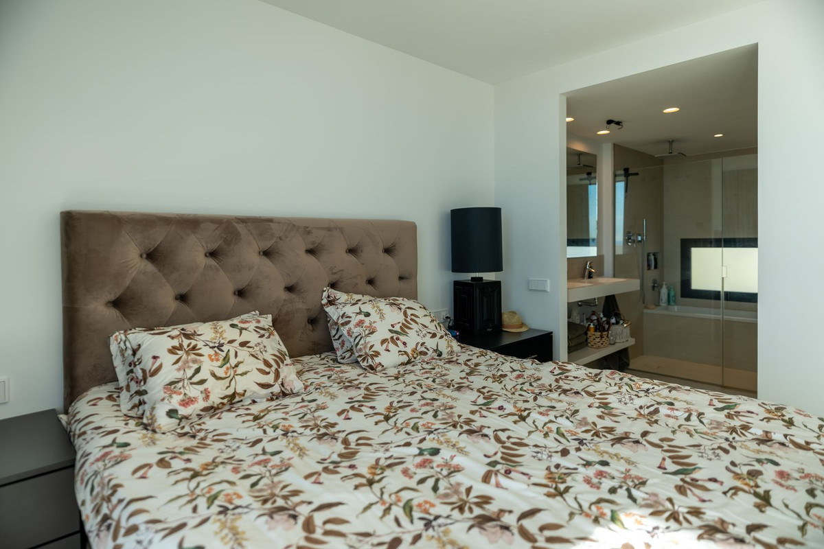 3 Bed Apartment for sale in Fuengirola Costa Del Sol, Málaga, Spain