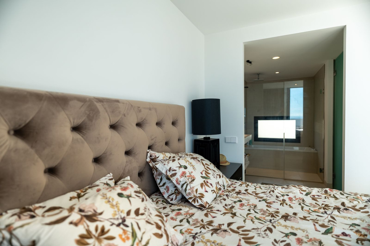 3 Bed Apartment for sale in Fuengirola Costa Del Sol, Málaga, Spain