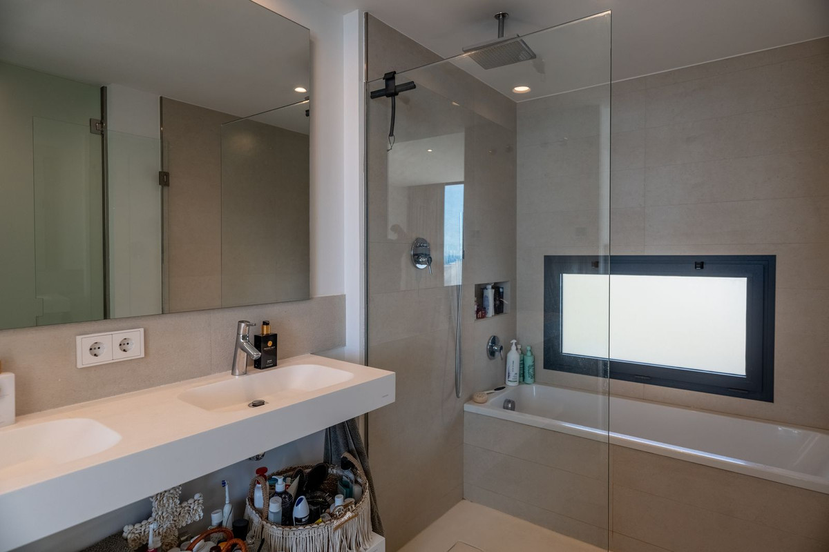 3 Bed Apartment for sale in Fuengirola Costa Del Sol, Málaga, Spain