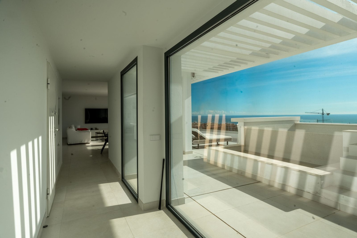 3 Bed Apartment for sale in Fuengirola Costa Del Sol, Málaga, Spain