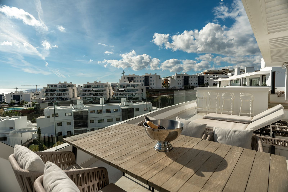3 Bed Apartment for sale in Fuengirola Costa Del Sol, Málaga, Spain