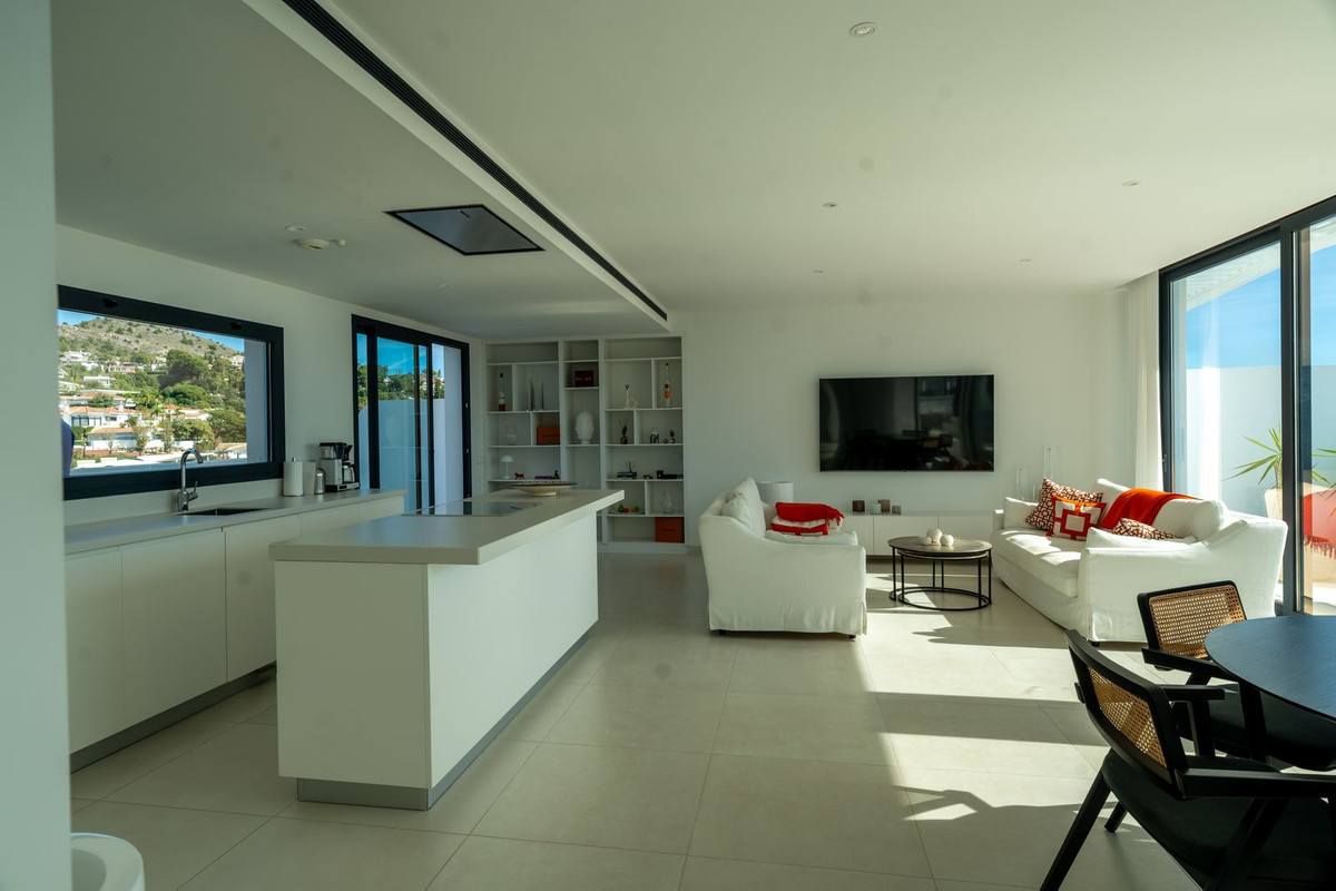 3 Bed Apartment for sale in Fuengirola Costa Del Sol, Málaga, Spain