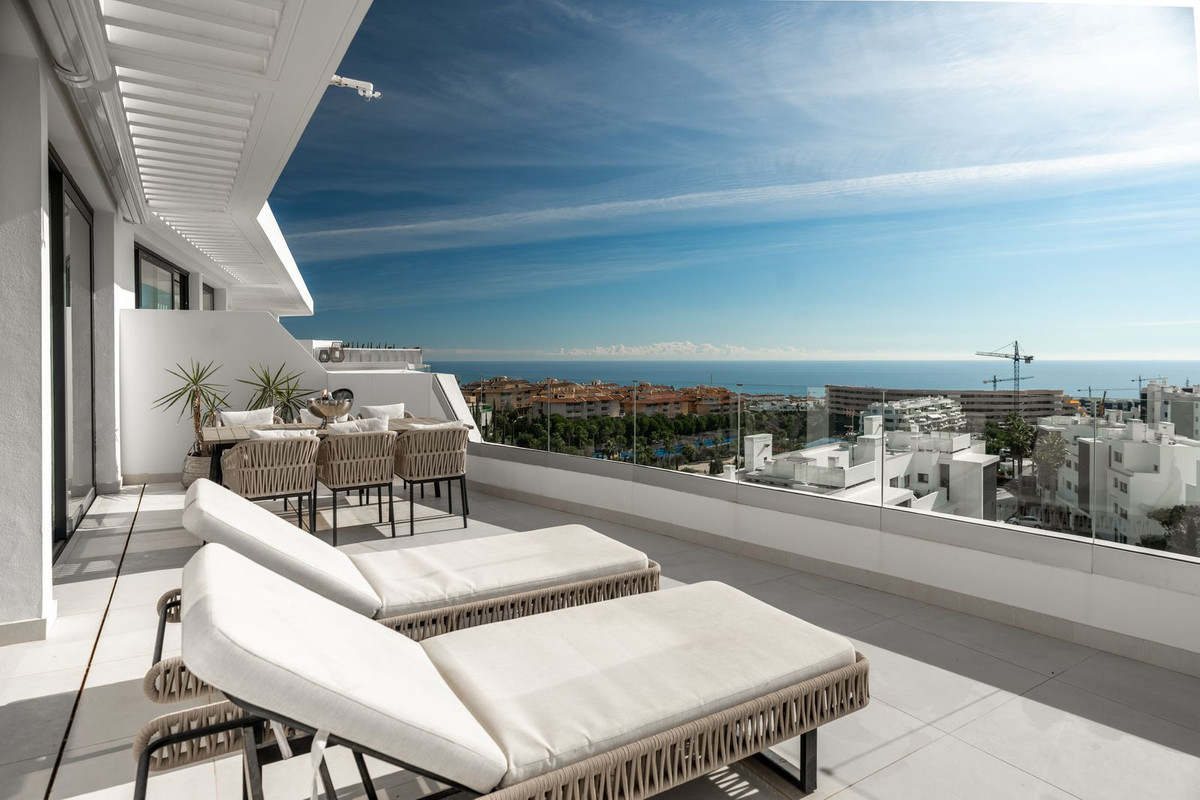 3 Bed Apartment for sale in Fuengirola Costa Del Sol, Málaga, Spain