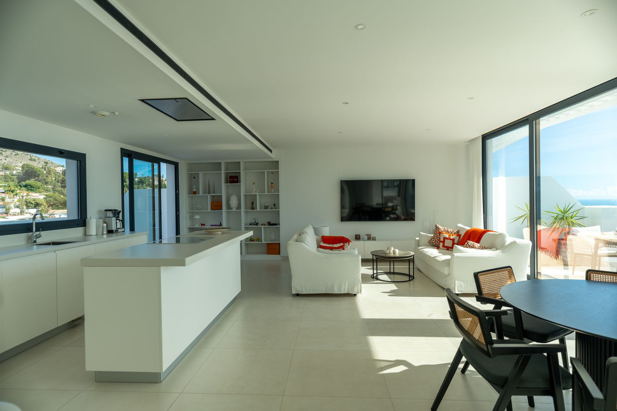 3 Bed Apartment for sale in Fuengirola Costa Del Sol, Málaga, Spain